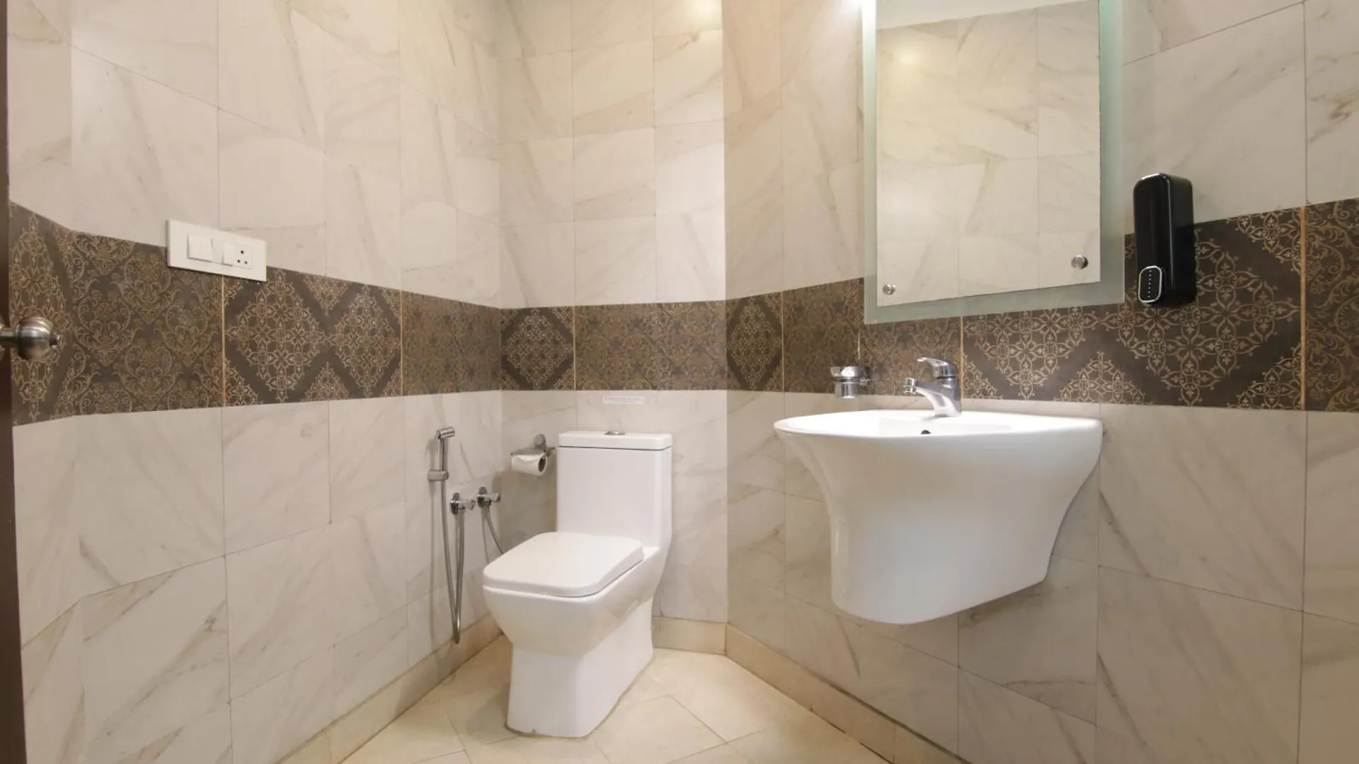 Hotel Leaf 9, Cyber City Near Ambience Mall Gurgaon 3*,  India