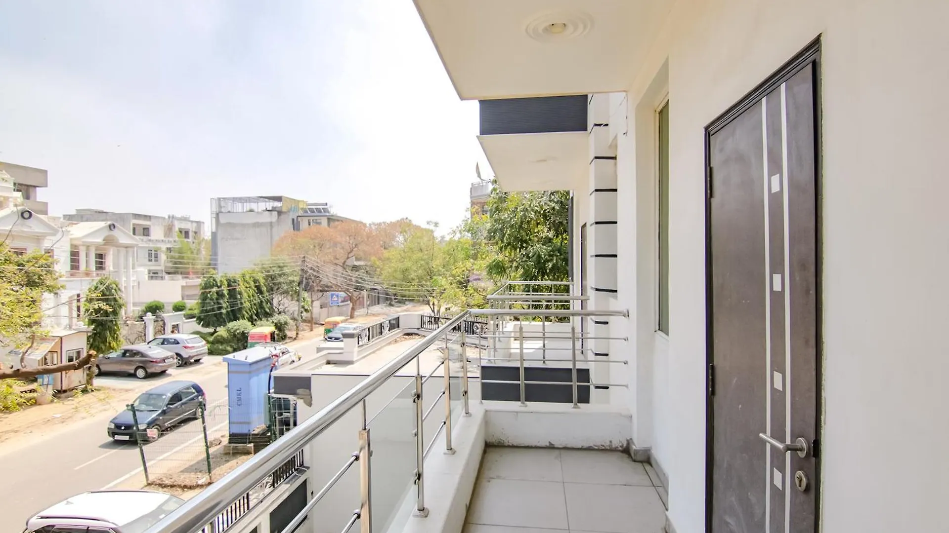 Hotel Leaf 9, Cyber City Near Ambience Mall Gurgaon 3*,